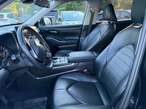 Used 2021 Toyota Highlander XLE AWD/4WD image 23