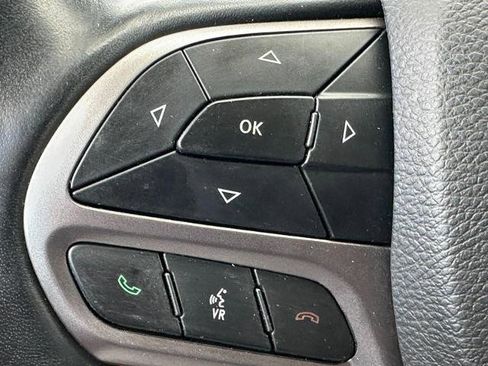 Used 2019 Jeep Cherokee Limited image 19