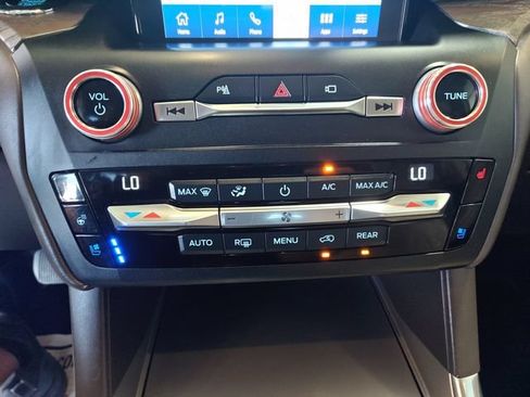 Used 2020 Ford Explorer Platinum w/ Premium Technology Package AWD/4WD image 17