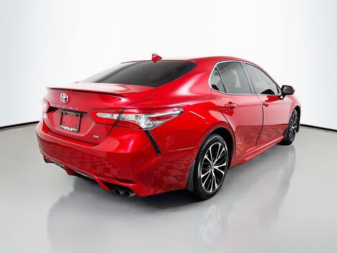 Used 2019 Toyota Camry SE image 4