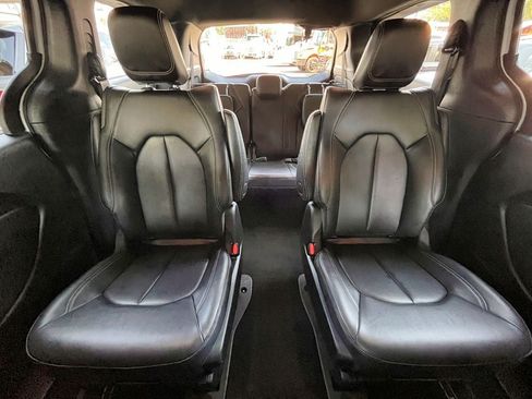 Used 2024 Chrysler Pacifica Limited FWD image 44