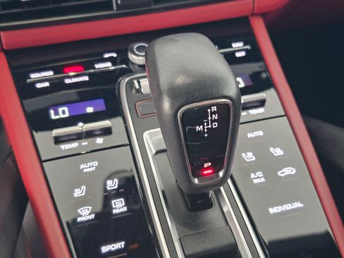 Used 2022 Porsche Cayenne Platinum Edition image 30