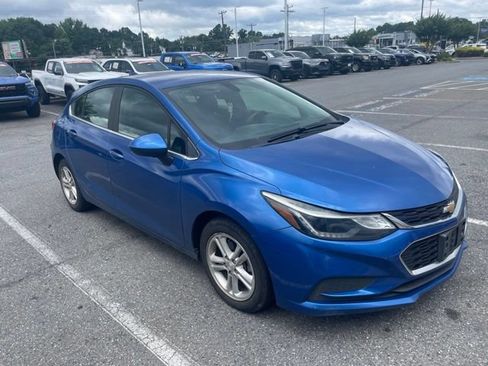 Used 2017 Chevrolet Cruze LT w/ Convenience Package FWD image 1