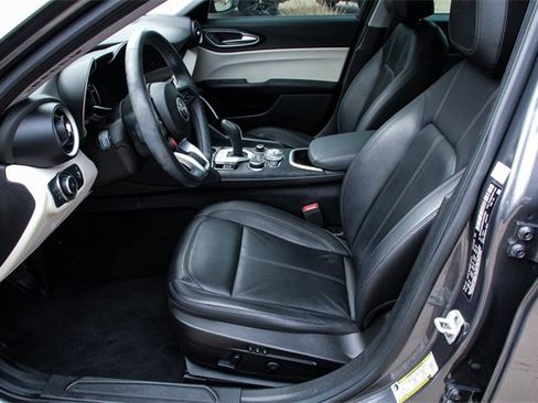 Used 2021 Alfa Romeo Giulia Sprint w/ Sun & Sound Package image 10