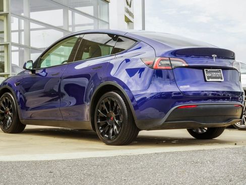 Used 2021 Tesla Model Y Long Range AWD/4WD image 9