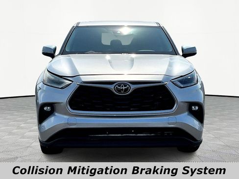 Used 2023 Toyota Highlander LE FWD image 2