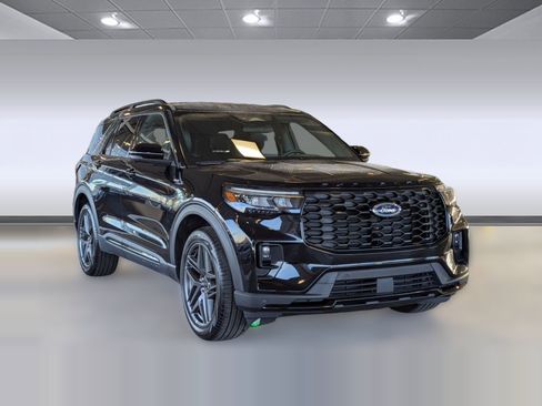 Certified 2025 Ford Explorer ST-Line w/ ST-Line Street Pack image 7