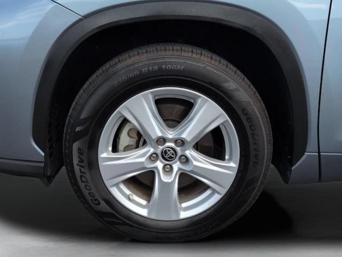 Used 2023 Toyota Highlander LE FWD image 26