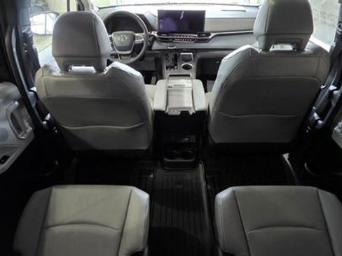 New 2026 Toyota Sienna XLE image 31
