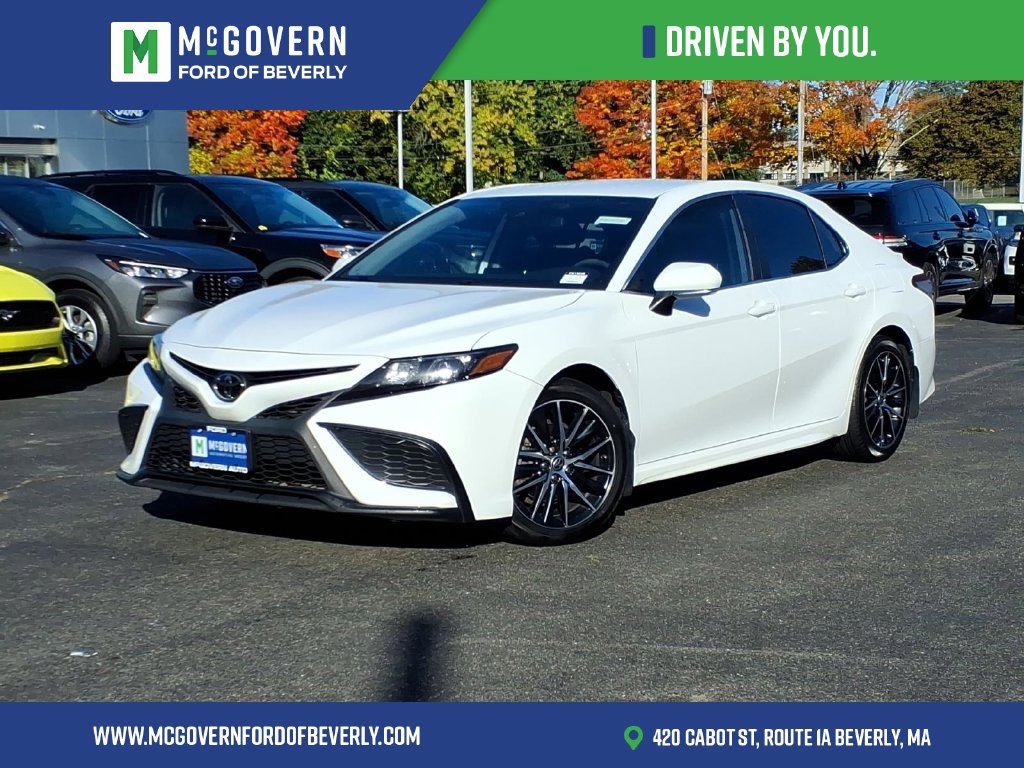 Used 2022 Toyota Camry SE w/ Cold Weather Package FWD image 1
