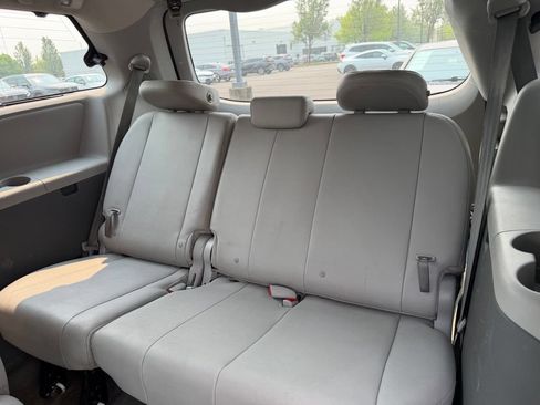 Used 2015 Toyota Sienna XLE w/ XLE Navigation Package FWD image 30