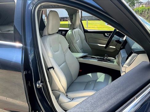 Certified 2023 Volvo XC60 B5 Plus w/ Climate Package AWD/4WD image 10