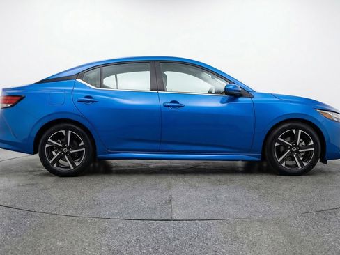 Used 2025 Nissan Sentra SV image 11