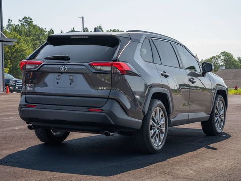 Used 2020 Toyota RAV4 XLE Premium FWD image 7