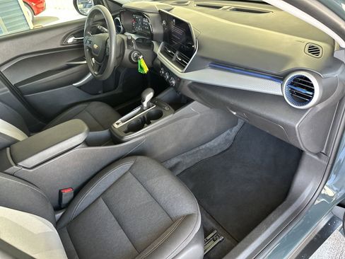 Used 2025 Chevrolet Trax LS w/ LS Convenience Package image 34