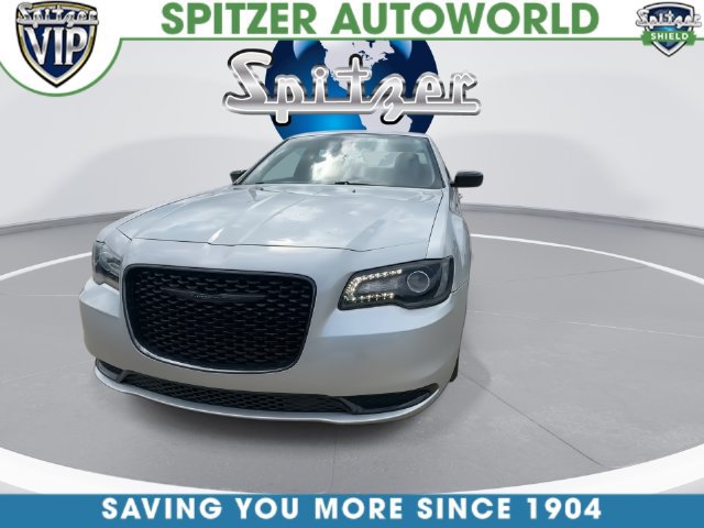 Used 2023 Chrysler 300 Touring w/ Sport Appearance Package RWD image 4