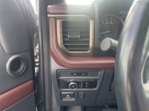 Used 2024 Ford Expedition Limited image 13