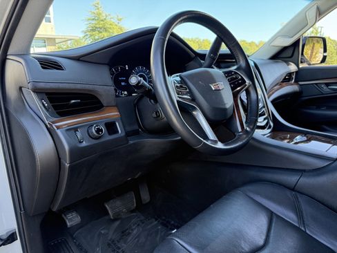 Used 2016 Cadillac Escalade 2WD image 21