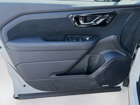 Used 2025 Subaru Forester Touring image 22