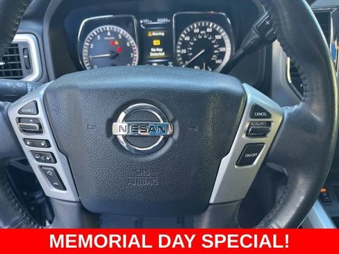 Used 2018 Nissan Titan SV w/ SV Convenience Package AWD/4WD image 17