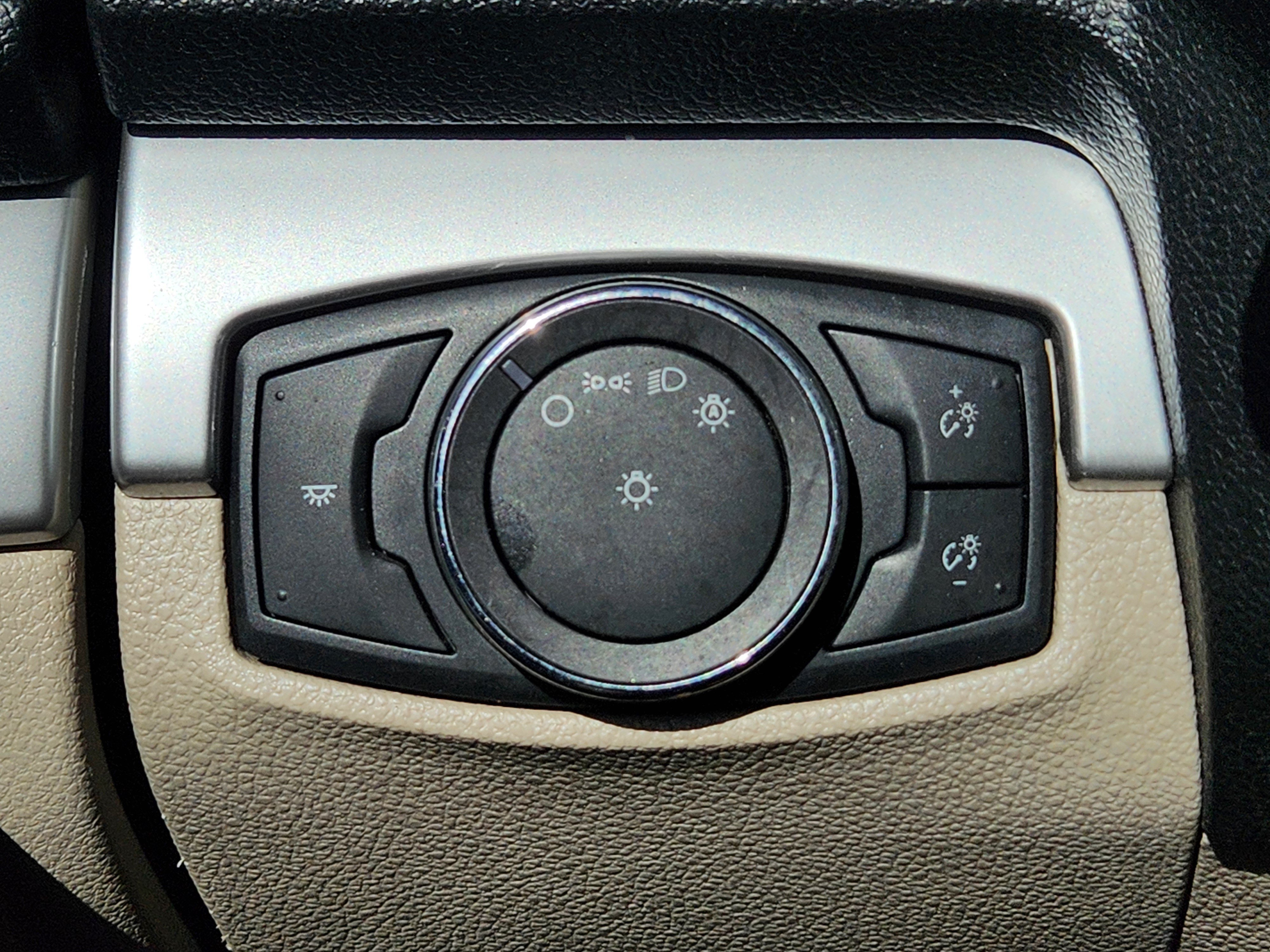 Used 2018 Ford Explorer FWD image 16
