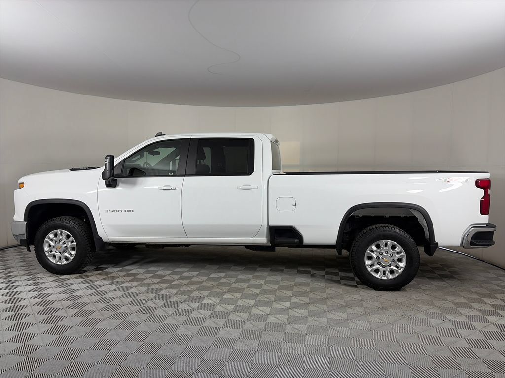 Used 2024 Chevrolet Silverado 3500 LT AWD/4WD image 4