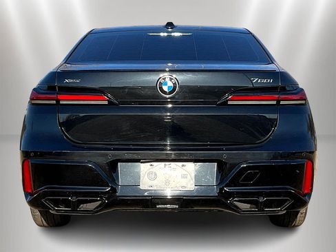 Used 2023 BMW 760i xDrive w/ Executive Package AWD/4WD image 5
