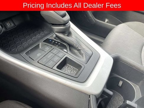 Used 2025 Toyota RAV4 XLE AWD/4WD image 33