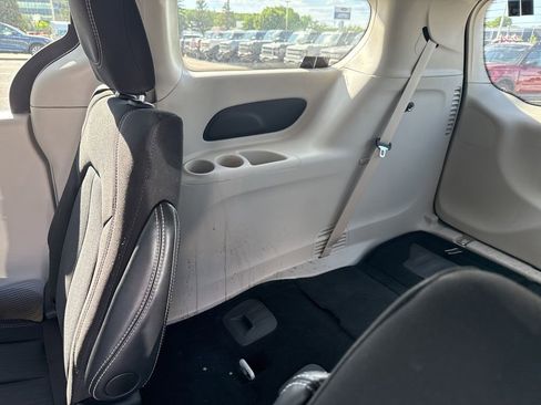 Used 2024 Chrysler Voyager LX FWD image 8
