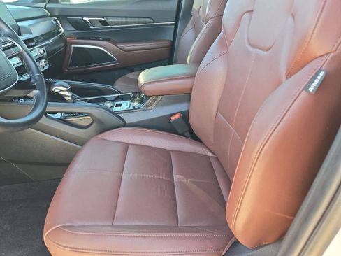 Used 2024 Kia Telluride EX w/ EX Captain's Chair Package AWD/4WD image 14
