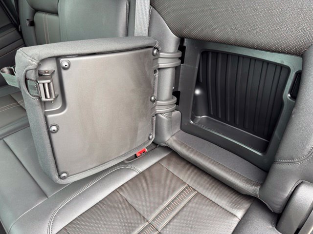 Used 2024 Chevrolet Silverado 1500 High Country w/ Technology Package AWD/4WD image 9