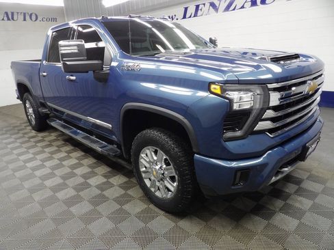 Used 2024 Chevrolet Silverado 2500 High Country image 3