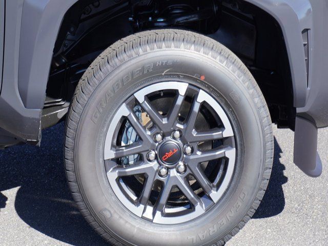Used 2025 Toyota Tacoma TRD Sport w/ TRD Sport Upgrade Package AWD/4WD image 5
