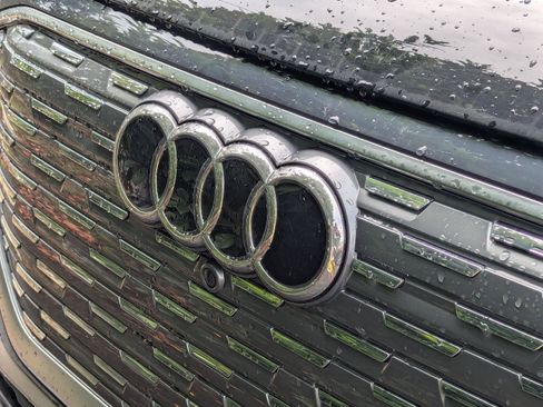 Used 2023 Audi Q4 e-tron Premium Plus AWD/4WD image 11