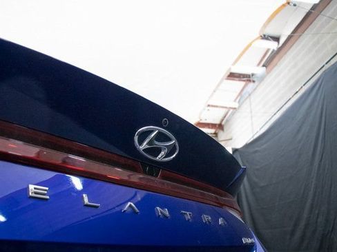 Used 2023 Hyundai Elantra Limited w/ Cargo Package FWD image 13