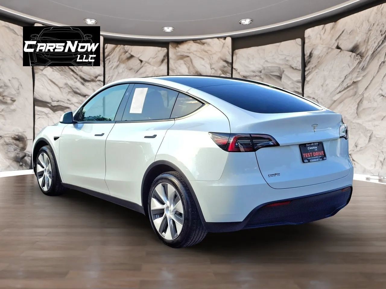 Used 2024 Tesla Model Y Long Range RWD image 4
