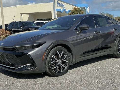 Used 2023 Toyota Crown XLE image 1