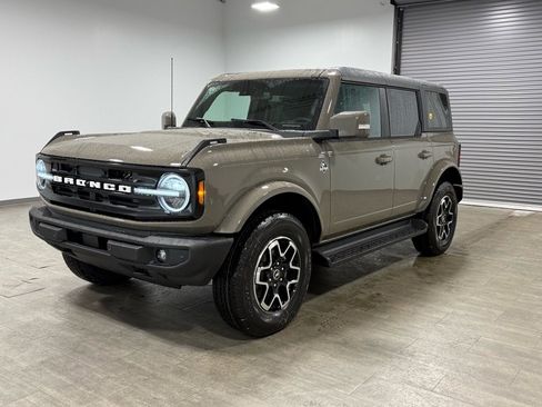 New 2025 Ford Bronco Outer Banks image 8