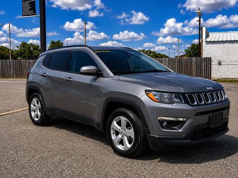 Used 2021 Jeep Compass Latitude w/ Driver Assistance Group FWD image 3