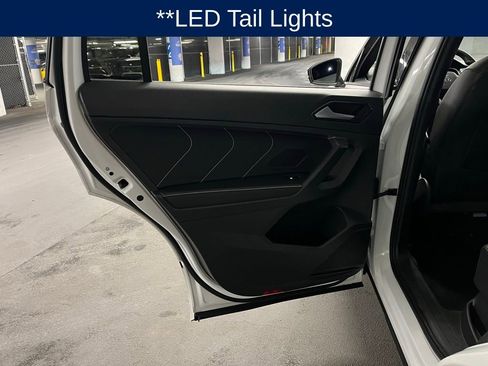 Used 2022 Volkswagen Tiguan SE R-Line image 20