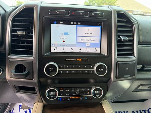 Used 2019 Ford Expedition Max Platinum RWD image 27