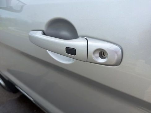 Used 2018 Ford Explorer XLT image 23