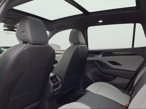 New 2026 Volkswagen Tiguan SE R-Line image 13