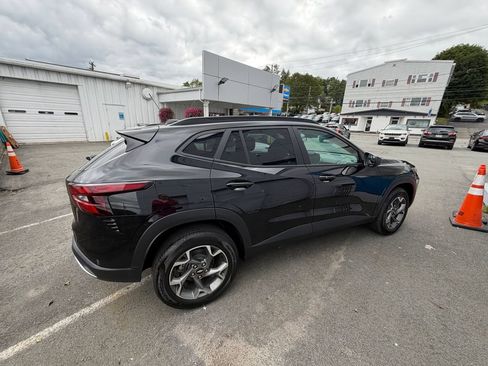 New 2026 Chevrolet Trax LT w/ LT Convenience Package FWD image 6