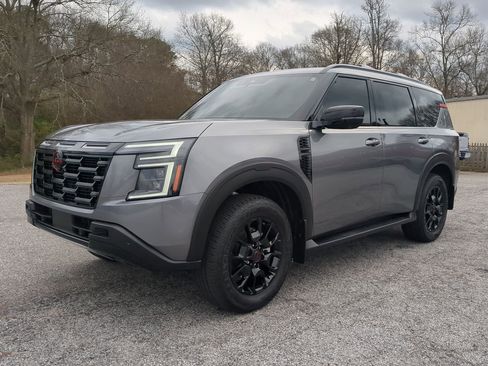 Used 2025 Nissan Armada PRO-4X image 6