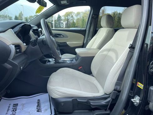 Used 2022 Chevrolet Traverse LS image 19