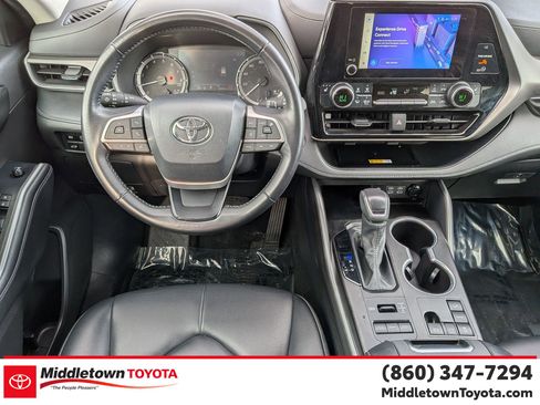 Certified 2024 Toyota Highlander XLE image 32