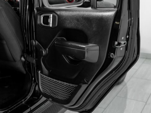 Used 2022 Jeep Wrangler Unlimited Sport image 39