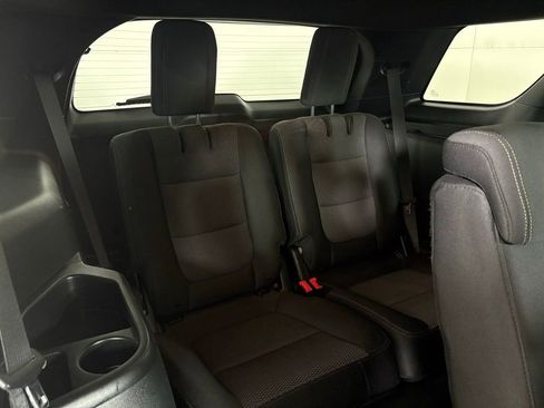Used 2018 Ford Explorer XLT w/ Equipment Group 201A AWD/4WD image 37
