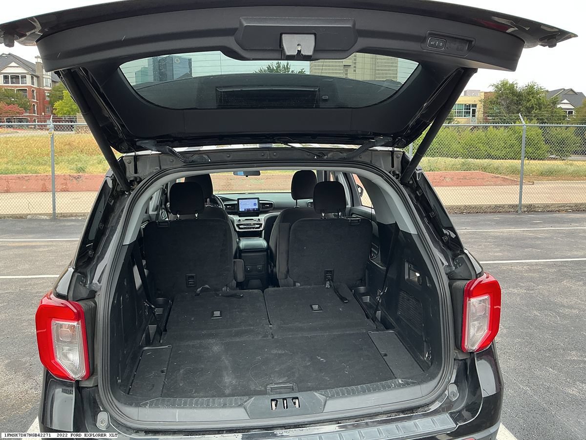 Used 2022 Ford Explorer XLT RWD image 8